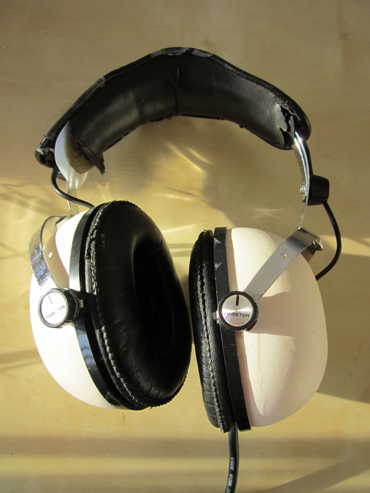 disassembling-pioneer-se-50